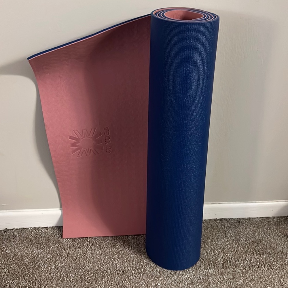 Double sided yoga mat